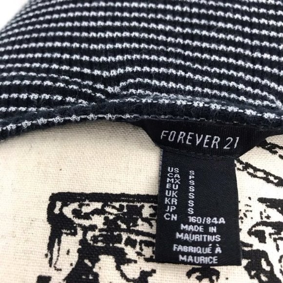 Forever 21 black and white crop top - Picture 3 of 6